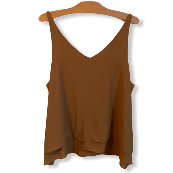 Reitmans Tops - Tan flowy v-neck sleeveless top XL